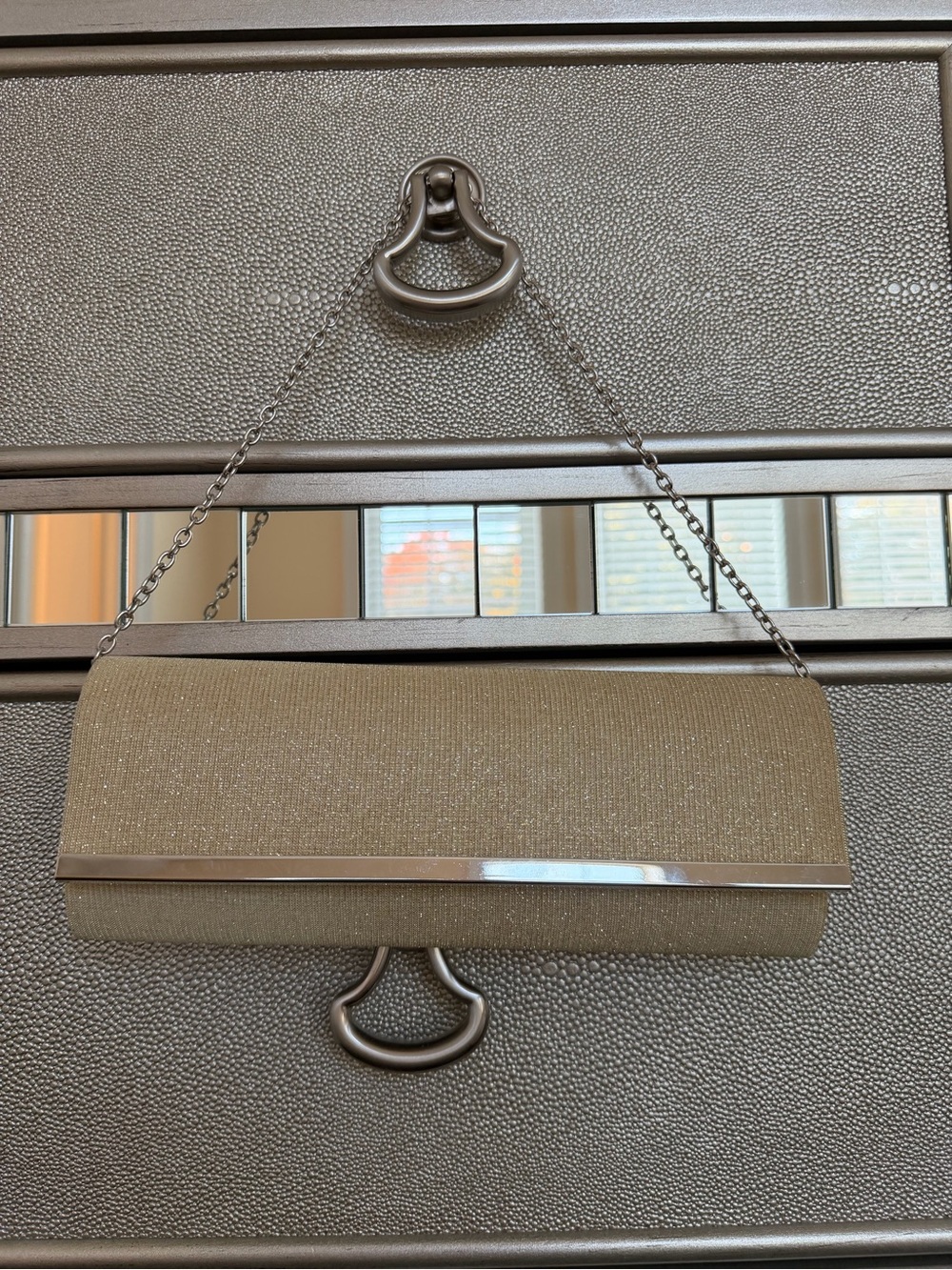Elegant Gold Evening Clutch with Chain Strap